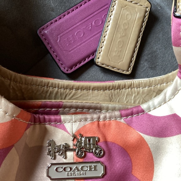 COACH purse with several compartments in great condition. - Picture 2 of 15